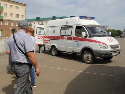 В Башкирии работника едва не затянуло в бумагоделательную машину