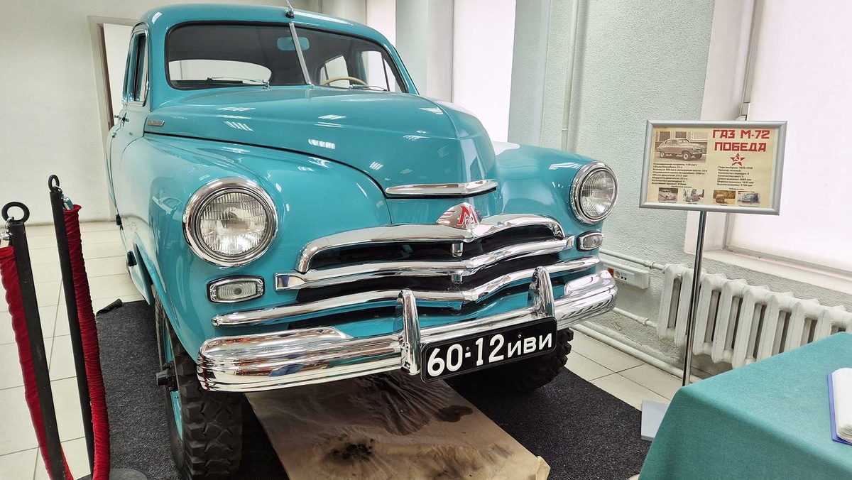 ГАЗ М-72 Победа. Советский полноприводный легковой автомобиль, серийно выпускался Горьковским автозаводом с 1955 по 1958 год. Чаще всего на таком авто ездили секретари сельских обкомов, председатели колхозов