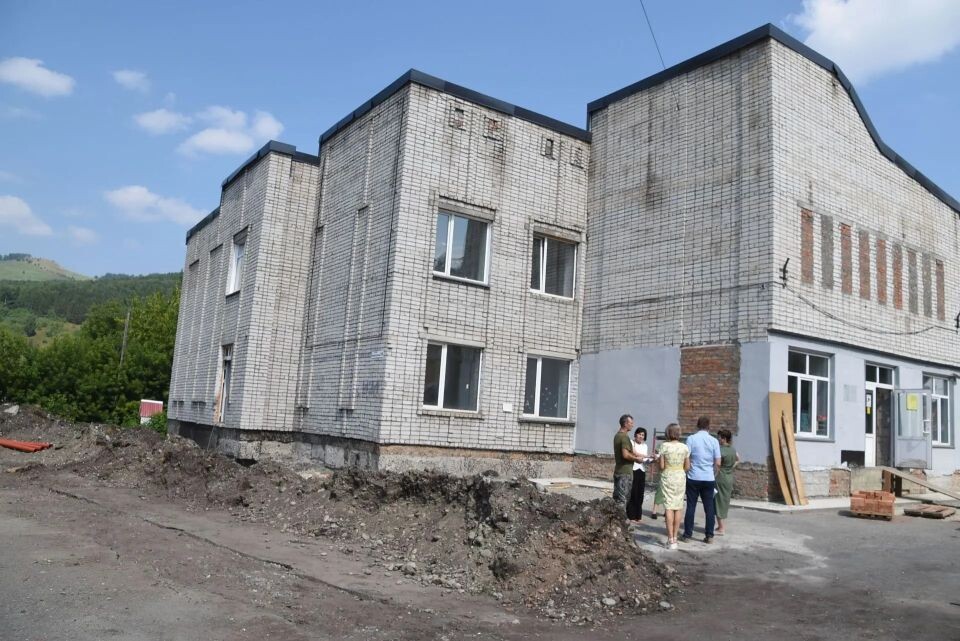    Проверка строительства, ремонта и благоустройства объектов в Горно-Алтайске. Источник: Канал мэра Горно-Алтайска Ольги Сафроновой в MAX