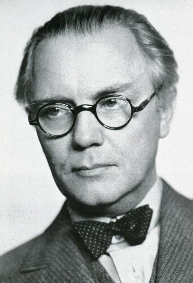 Гуннар Асплунд (швед. Erik Gunnar Asplund) — шведский архитектор, который проделал путь от нордического неоклассицизма до функционализма.
