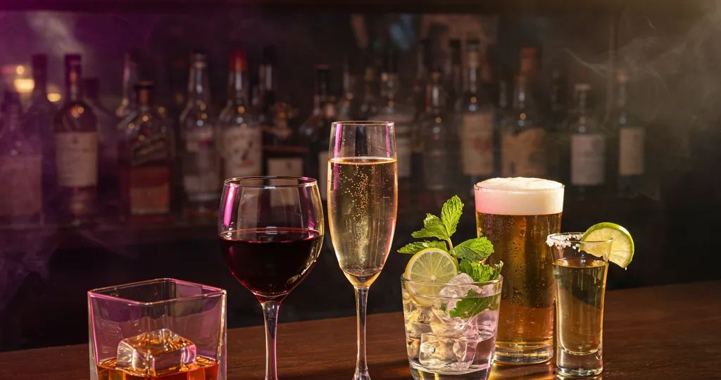 🍺📅 "Я пью только по пятницам": почему эта фраза — самый хитрый самообман, который незаметно крадет ваши субботы