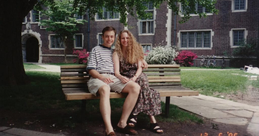 Увидел историю, что бывшая девушка Илона Маска продала с аукциона фотки их общей студенческой юности за 165 тысяч долларов