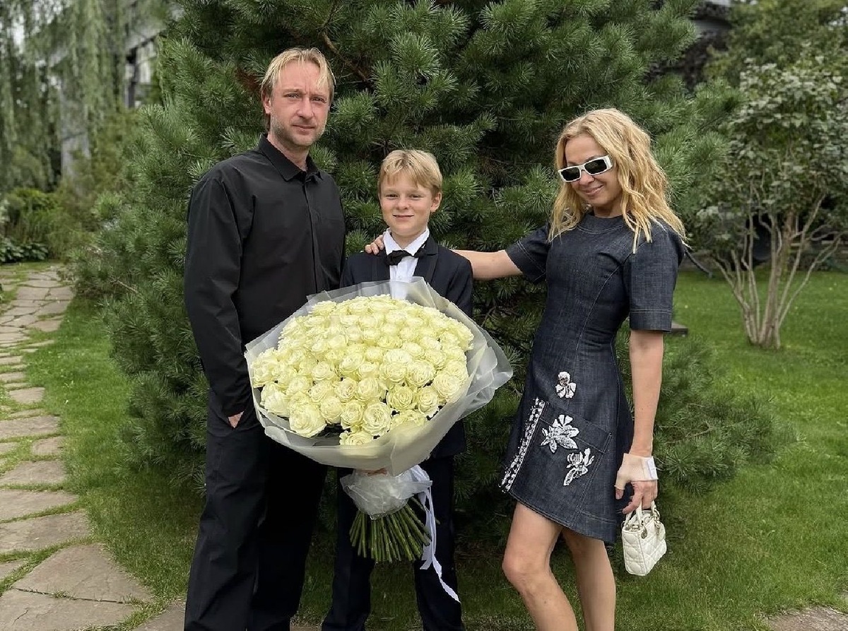    Евгений Плющенко и Яна Рудковская с сыном Александром (Фото: Instagram* / @plushenkoofficial)