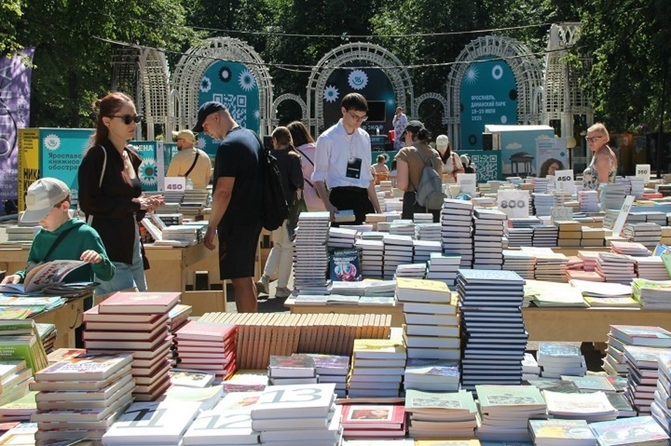    Фестиваль "Ярославское книжное обострение" проходит в парке на Даманском. ФОТО: Ярославская областная библиотека Н.А.Некрасова