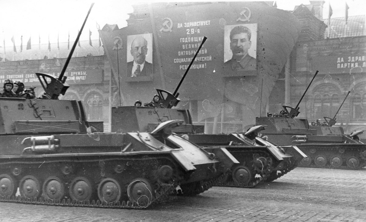 ЗСУ-37 на параде 7 ноября 1946 года