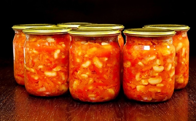 Фасоль с овощами на зиму: универсальная заправка и вкусная закуска в одной банке