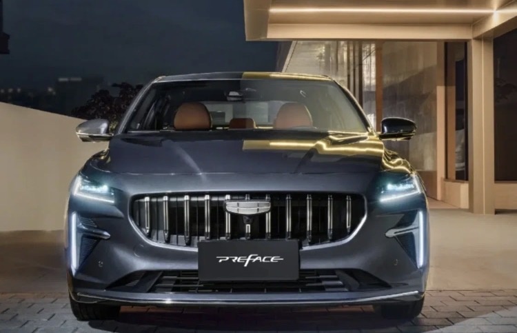 Китайцы сделали это: новый Geely Preface 2026 уже в РФ. 306 «лошадей», полный привод и расход как у «пузотерки»