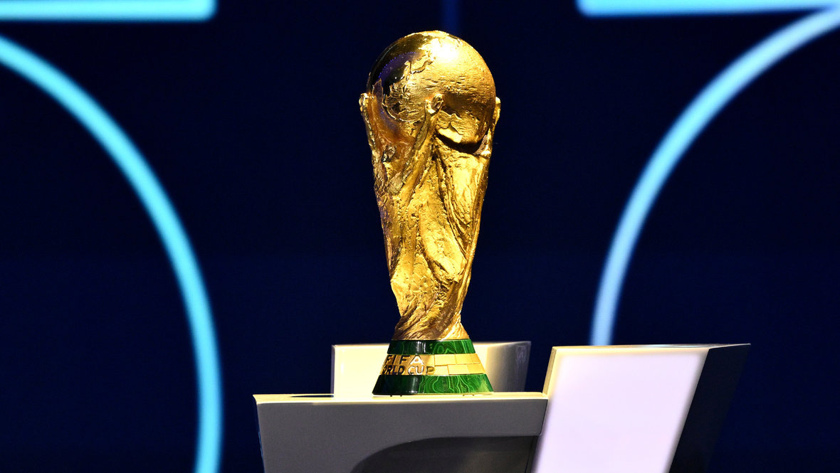    Трофей чемпионата мира по футболу. Getty Images
