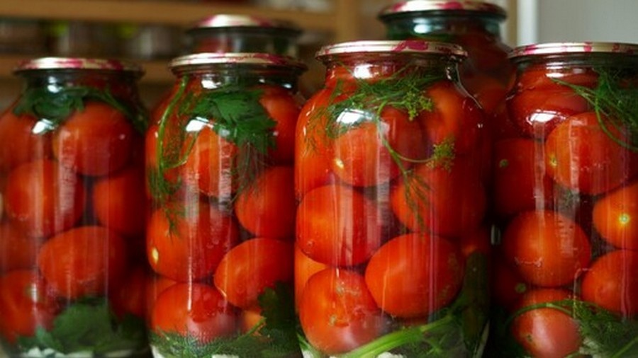 Проверенный рецепт помидоров на зиму: вкусные заготовки в банках