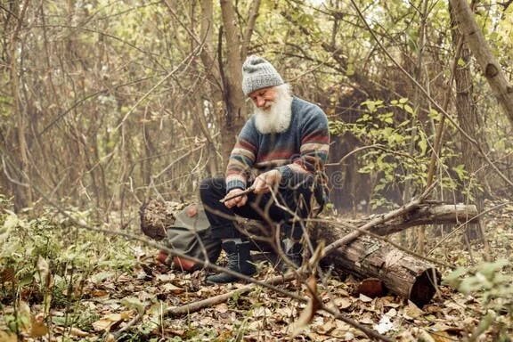 Странный дед в лесу