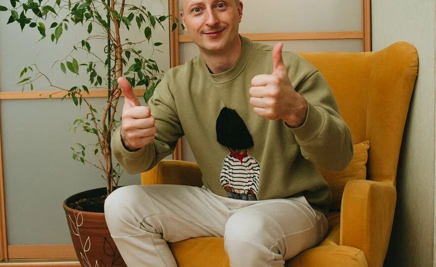 Как убрать катышки со свитера за 5 минут: без специальной машинки?