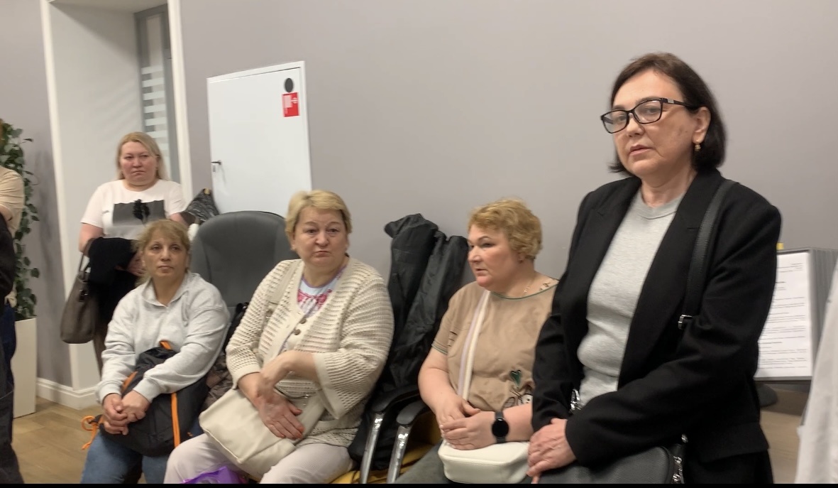 в ожидании приёма