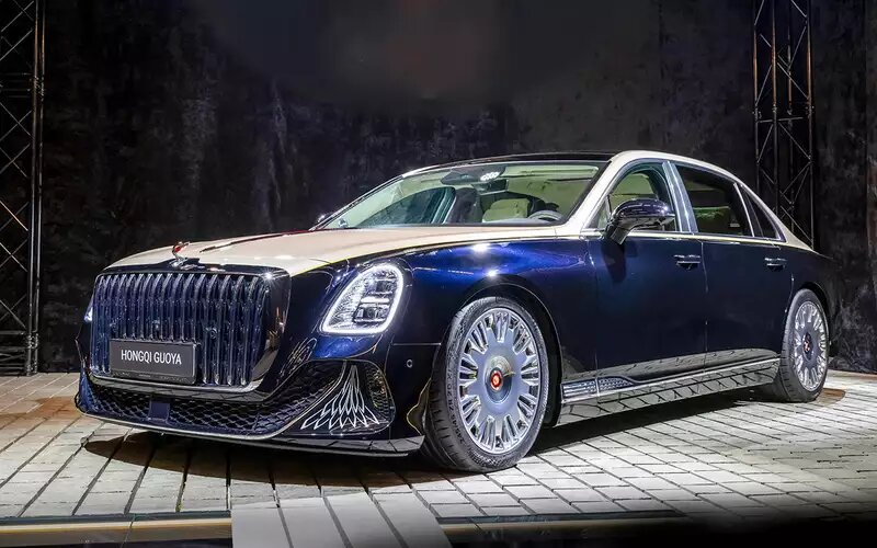Hongqi Guoya. Цена в России – от 27 700 000 ₽. В стандартной палитре есть двухцветные схемы окраски.Hongqi Guoya
📷
