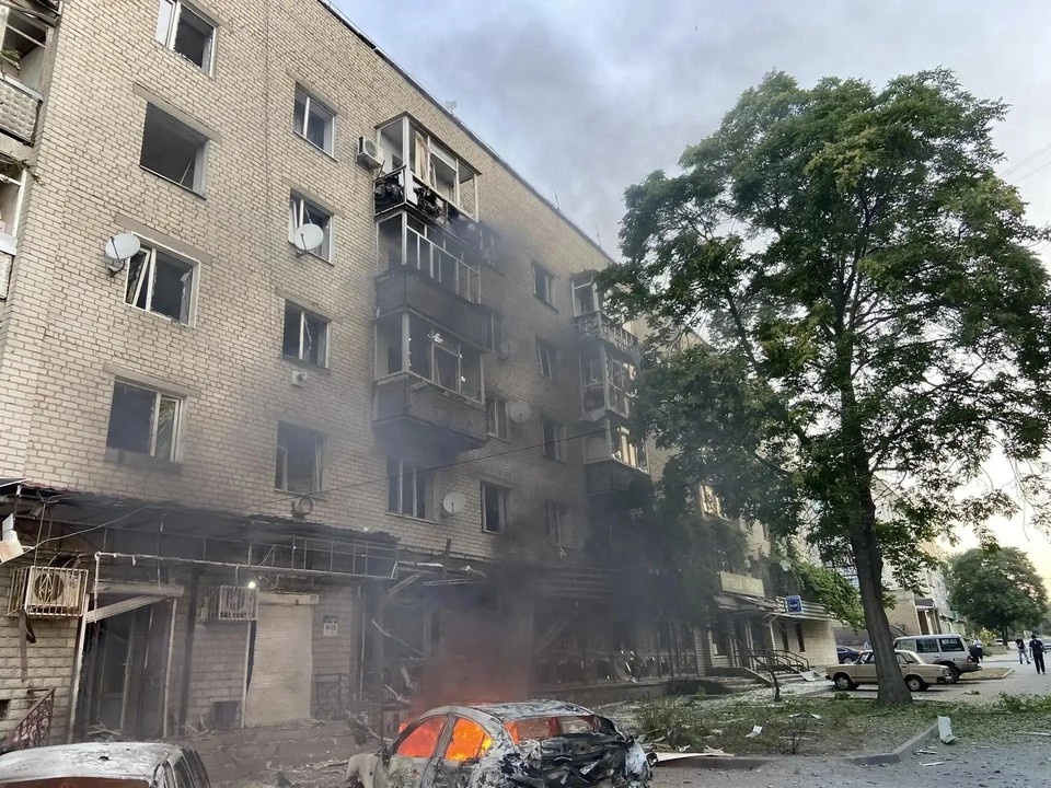    Жилой дом оказался поврежден. Фото - канал МАХ Евгения Балицкого