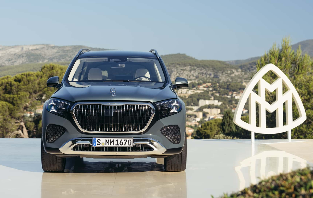 Передняя часть Mercedes-Maybach GLS 680