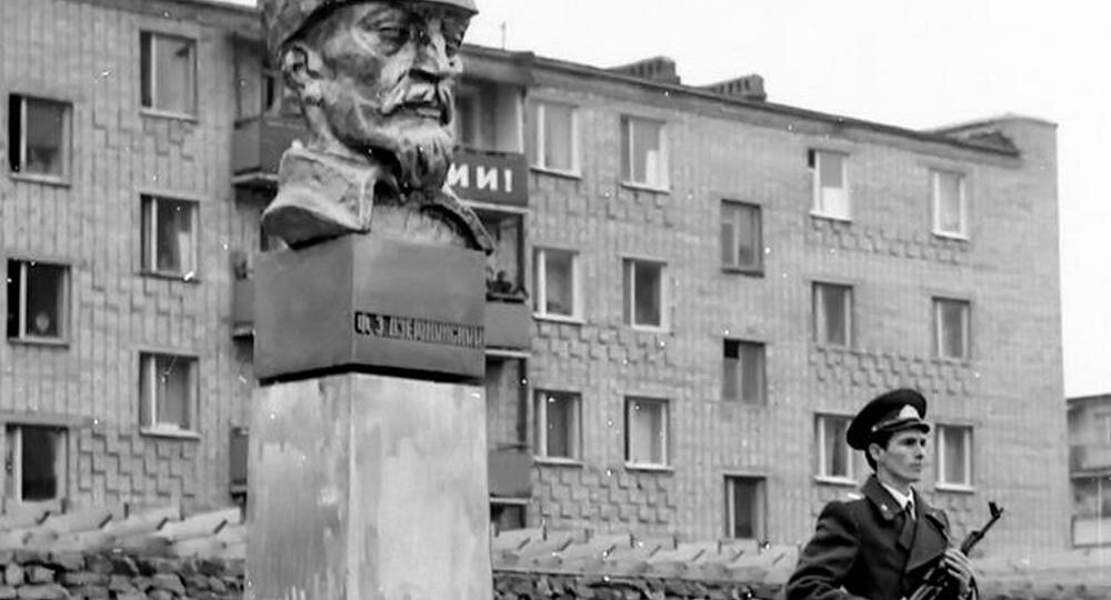Памятнику Дзержинскому в Волгодонске исполняется 45 лет в 2026 году