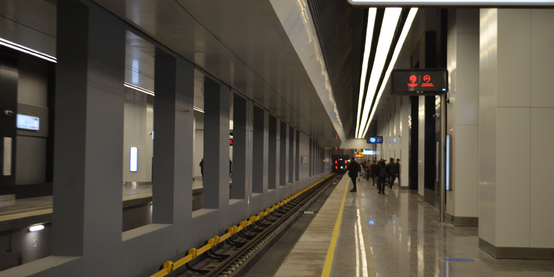 В московском метро изменят проект новых станций после случаев падения пассажиров на пути