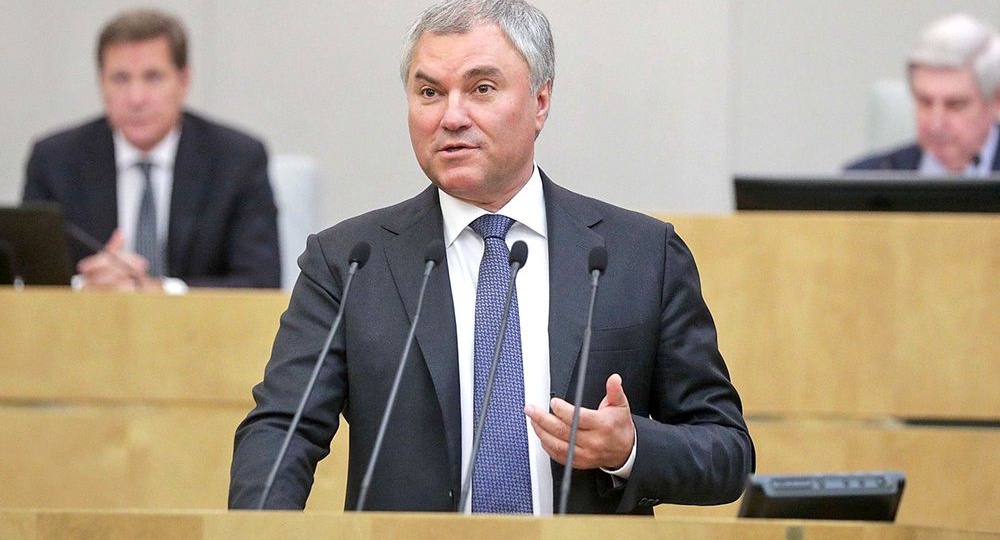 Володин предложил отправить депутатов на военные сборы вместо отпусков
