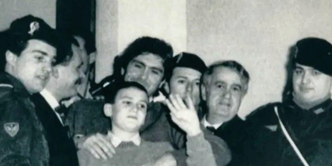 111 дней на коленях под землей: почему богатейшая семья Италии отказалась платить выкуп за 10-летнего наследника