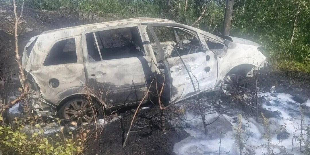 Водитель «Опеля» сгорел в машине под Мурманском