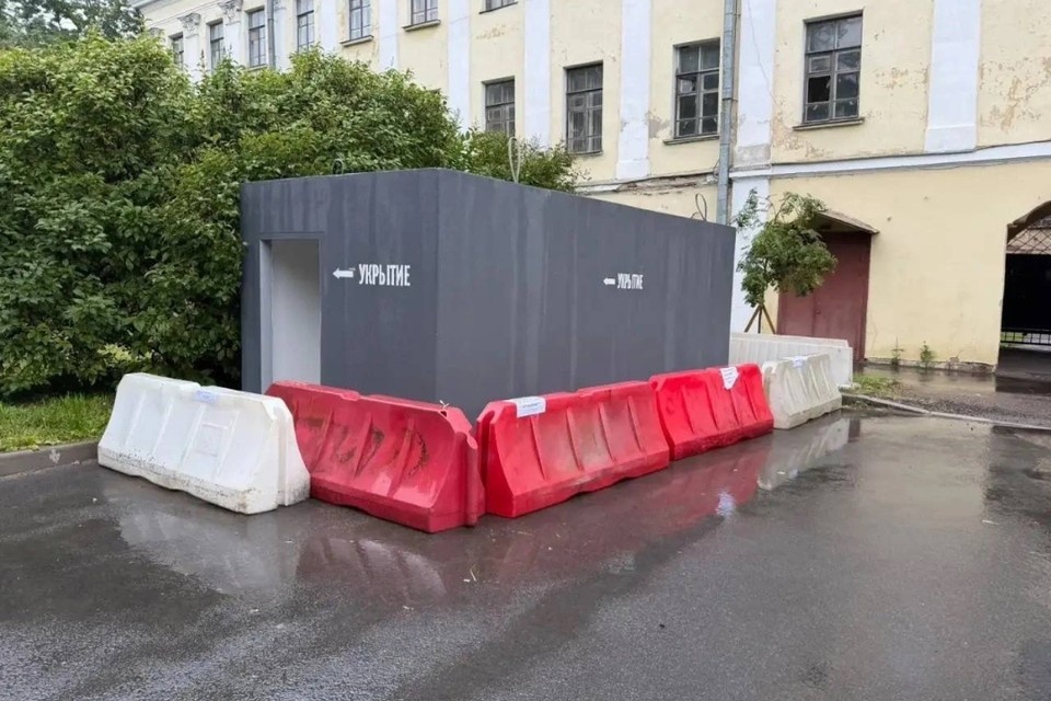    Первые бетонные укрытия начали устанавливать в Кронштадте в июне. Фото: Андрей Кононов в Telegram