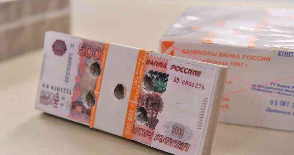 Почему банки поднимают ставки по вкладам, хотя ЦБ снижает ключевую?