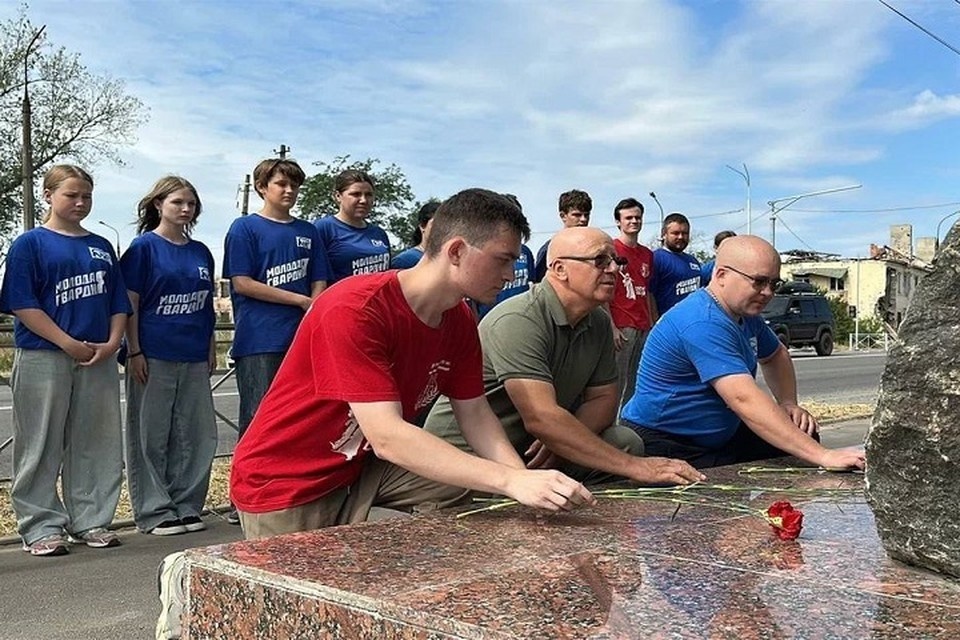    В Мариуполе стартовал проект «Марш Победы». Фото: «Молодая Гвардия»