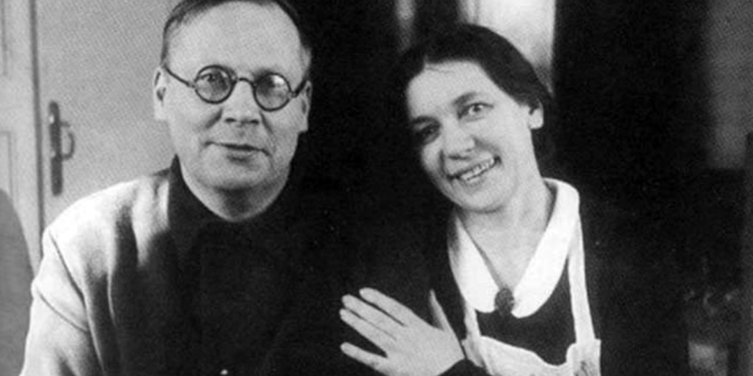 Вставала на колени, чтобы надеть мужу тапочки, а потом собрала чемодан и ушла к соседу. Странный любовный многоугольник поэта Заболоцкого