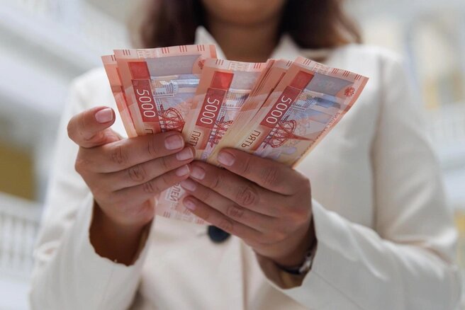 В России ввели новые правила выплаты зарплаты и премии: что изменилось