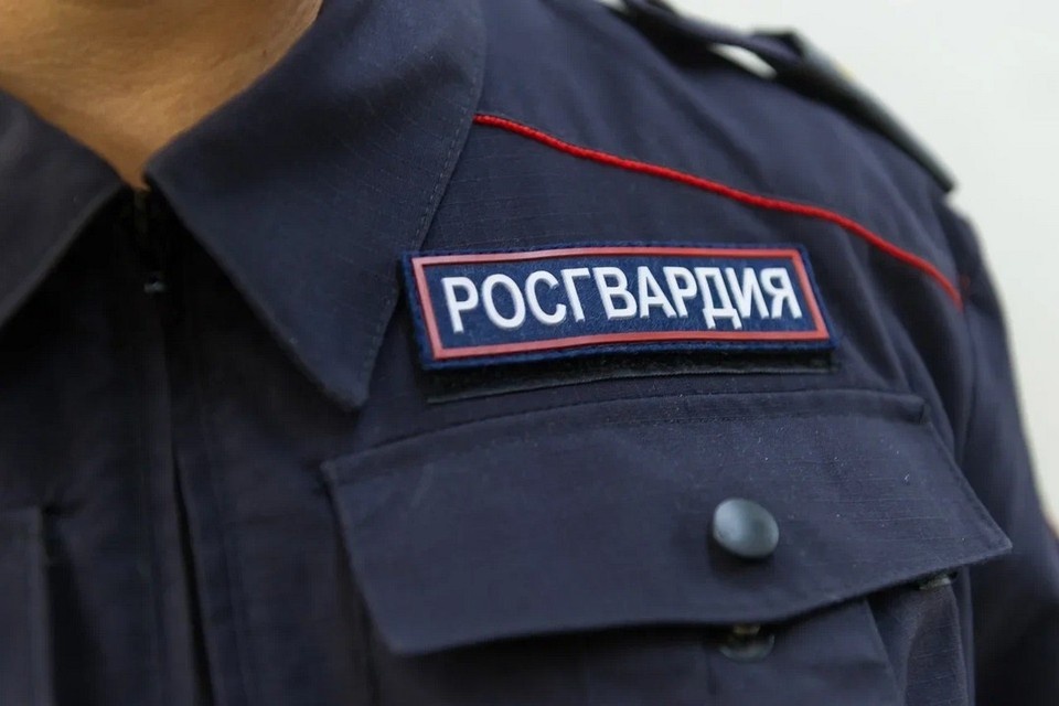   Памятник-мемориал воинам Сибирского округа внутренних войск находится в неудовлетворительном состоянии. Олег ЗОЛОТО