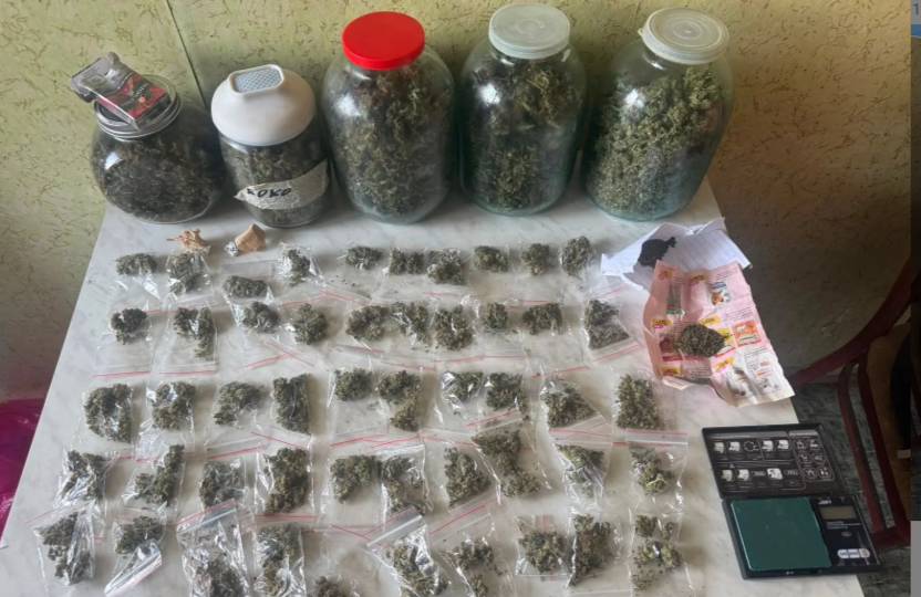 В Ростове двое мужчин устроили нарколабораторию в квартире и были задержаны полицией