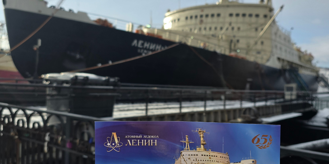 Невозможно обойти вниманием корабль-легенду в Мурманске
