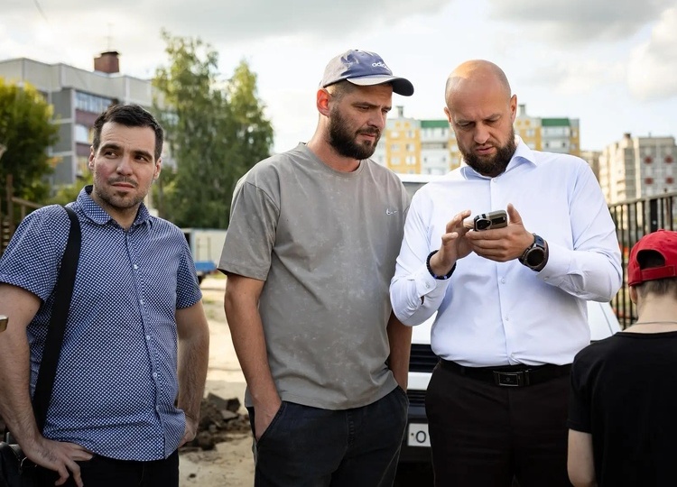 В Курске решают проблему с гаражами около сквера «Студенческий»