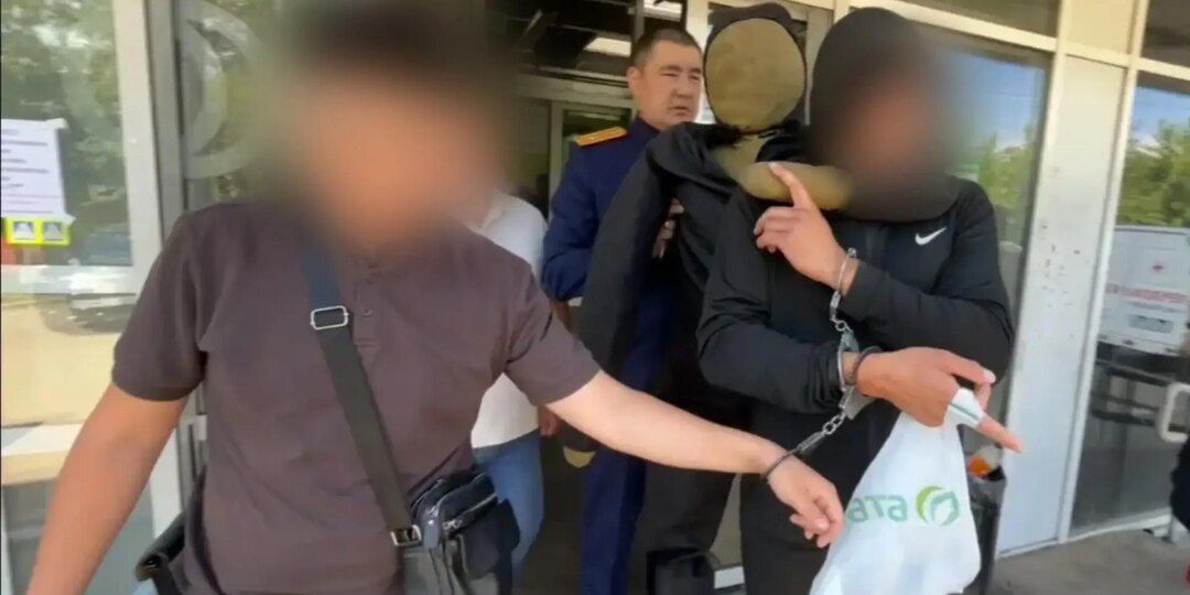 В Иркутске мужчина ударил шилом троих человек, которые пытались помешать ему похитить товары из магазина
