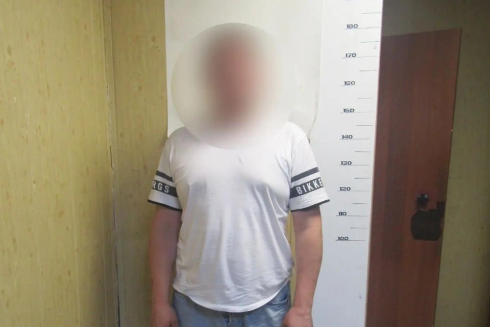    В ходе допроса задержанный пояснил, что его действия были вызваны убеждением, будто врач общался с его знакомой в неуважительной форме УМВД России по Оренбургской области