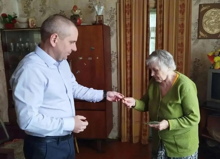 82-летней жительнице Курска вручили удостоверение «Житель блокадного Ленинграда»