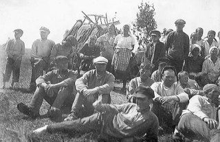 Почему колхозники в СССР не получали зарплату до 1966 года