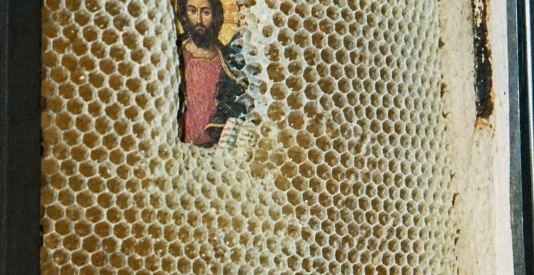 Пчёлы не застраивают лики святых