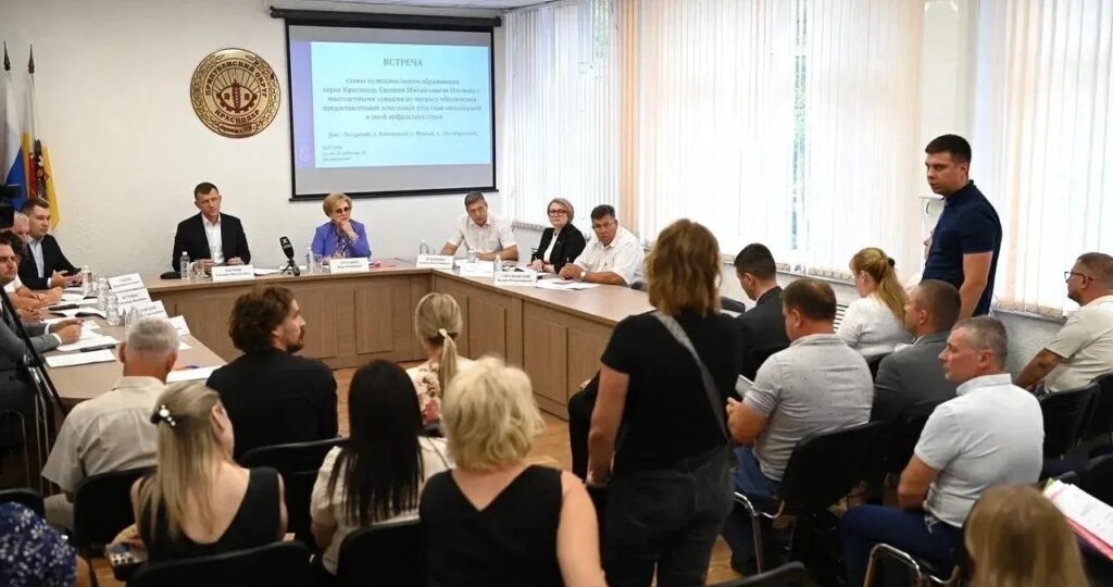 В пригородах Краснодара построят газопроводы, обновят дороги и проведут освещение
