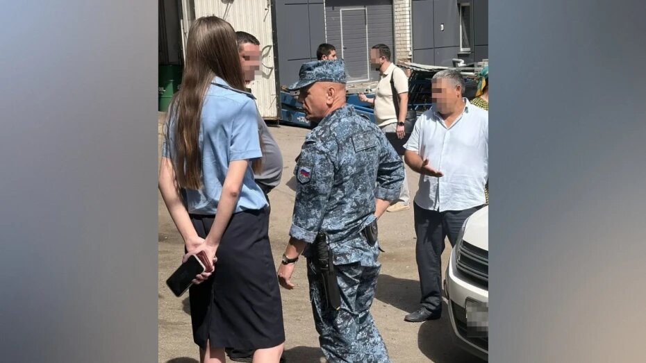 Судебные приставы на СТО встретили воронежца, который спешил продать автомобиль перед банкротством