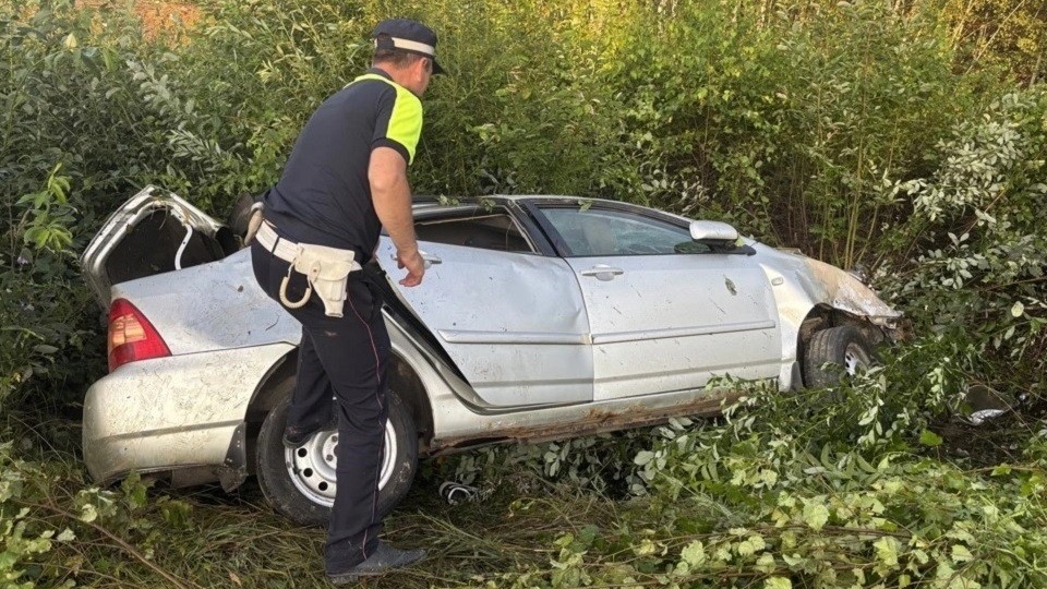 Под Кировградом два подростка пострадали в ДТП с опрокидыванием автомобиля