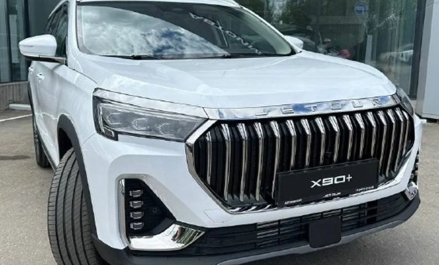 Jetour X90+ 2026: Главный семейный кроссовер получил полный привод и «взрослый» автомат