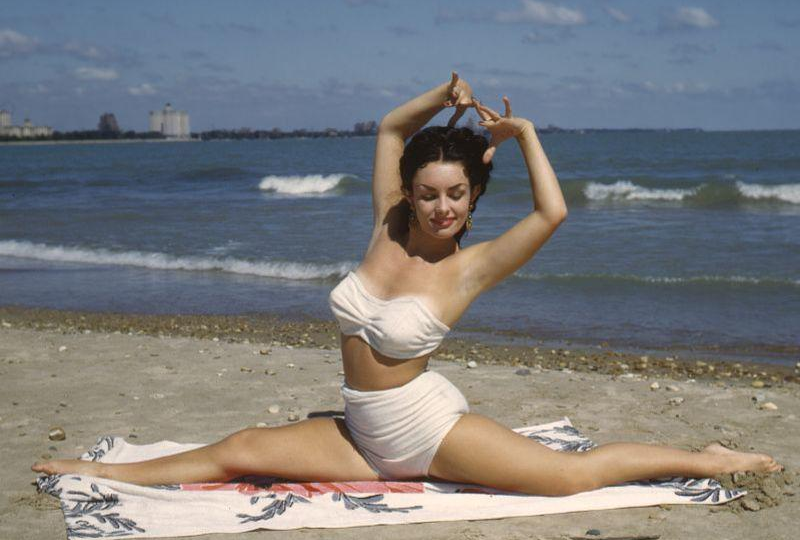 Жаркие пляжи прошлых эпох. 12 исторических фото, которые не оставят вас равнодушными