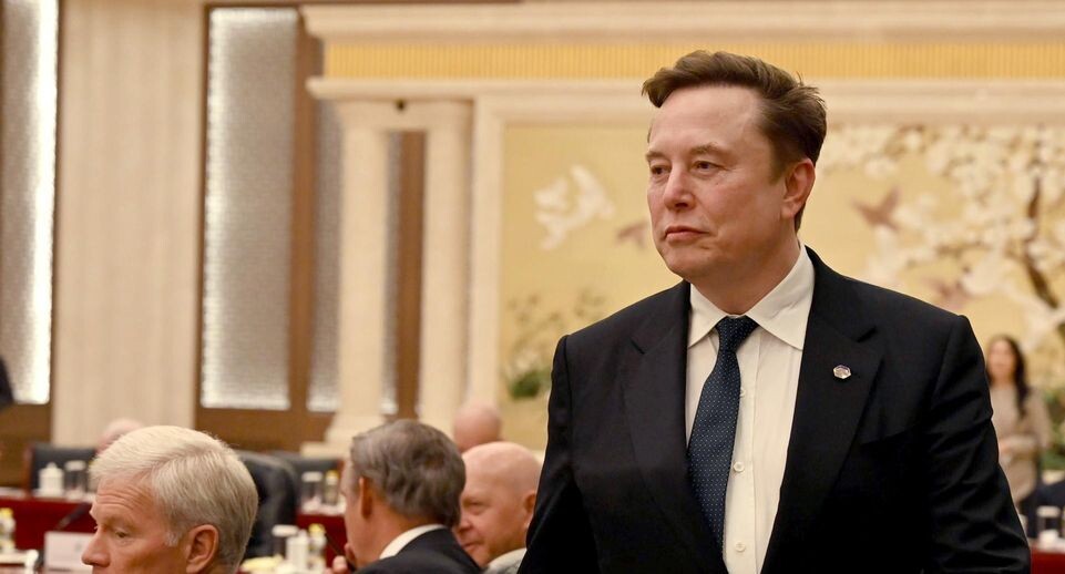 Илон Маск иронично назвал себя бывшим триллионером