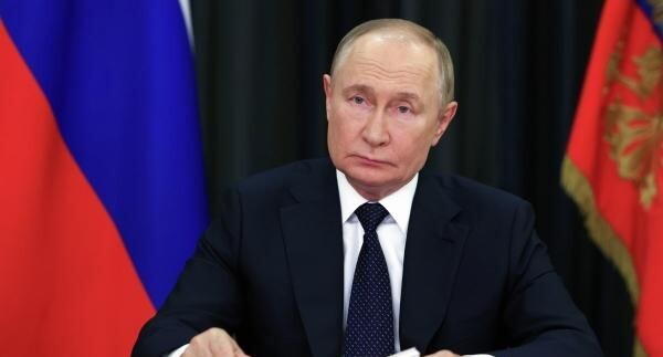 Путин поздравил россиян с Днем ВМФ