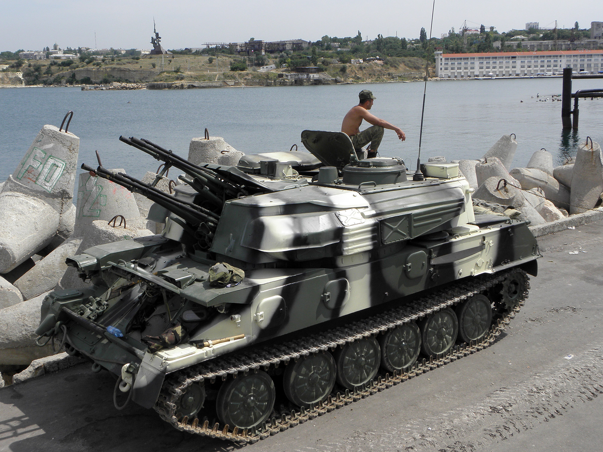  «Шилка» морской пехоты Черноморского флота, фото сделано где-то в 2000-х. На машине отсуствует РЛС