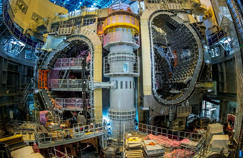 В реактор Токамака ITER погрузили финальный вакуумный модуль от Hyundai