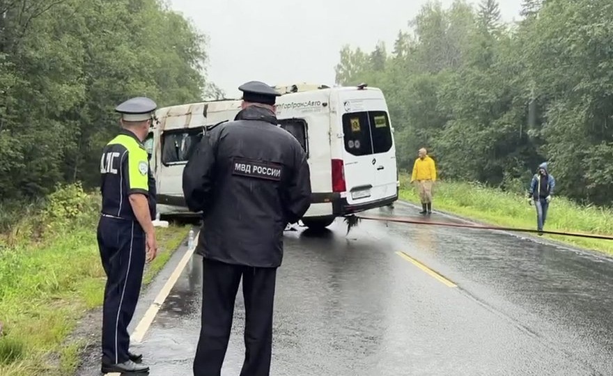 8 человек пострадали в ДТП с экскурсионным автобусом в Ярославской области