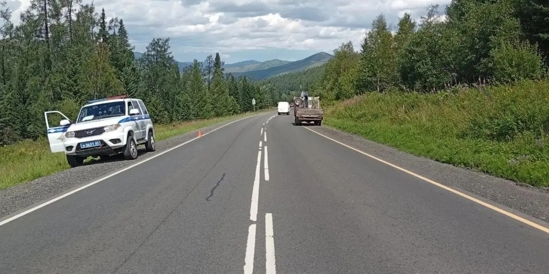 Пьяный водитель решил спуститься с Семинского перевала и опрокинул авто на Алтае