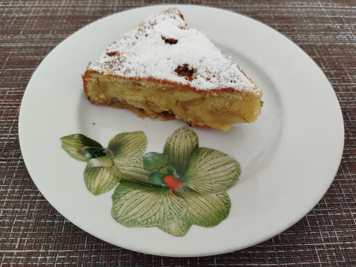 Шарлотка с яблоками